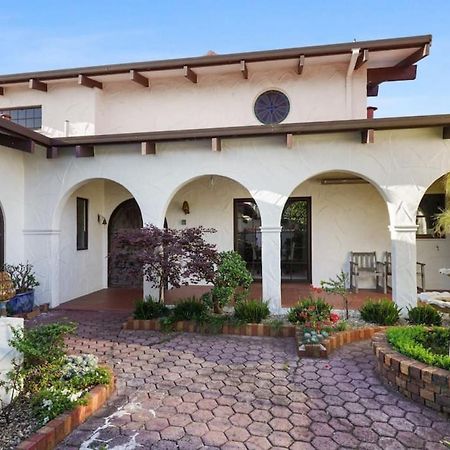 Magnificent Beachfront Mansion - Pool - Fireplace Auckland Exteriör bild