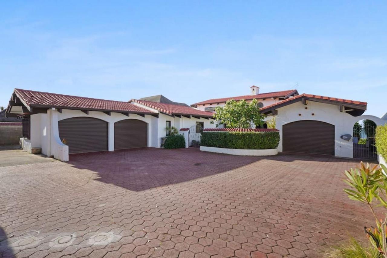 Magnificent Beachfront Mansion - Pool - Fireplace Auckland Exteriör bild