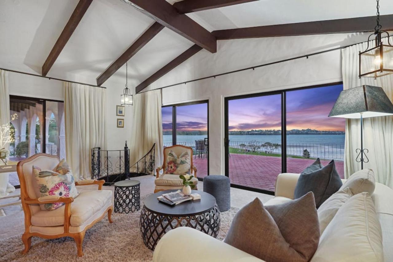 Magnificent Beachfront Mansion - Pool - Fireplace Auckland Exteriör bild