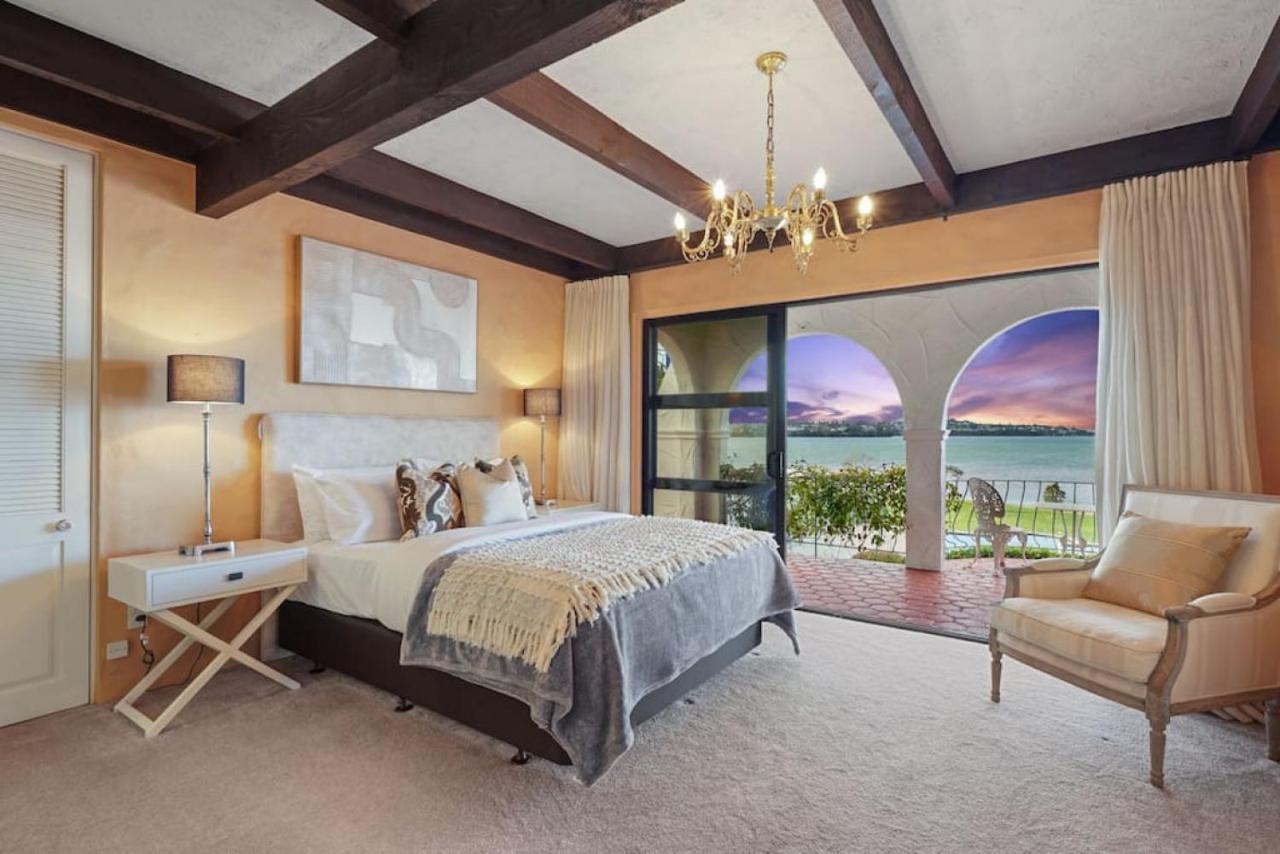 Magnificent Beachfront Mansion - Pool - Fireplace Auckland Exteriör bild