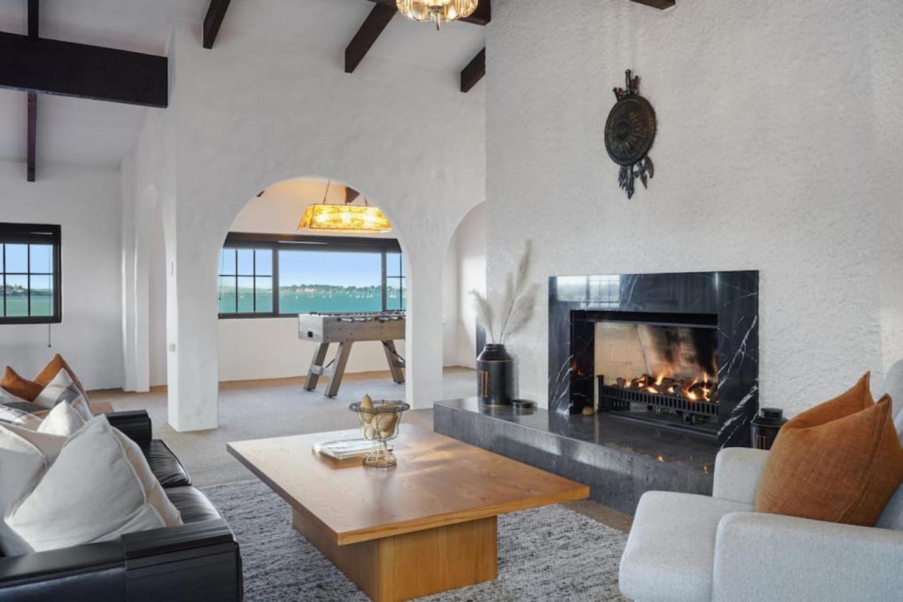 Magnificent Beachfront Mansion - Pool - Fireplace Auckland Exteriör bild