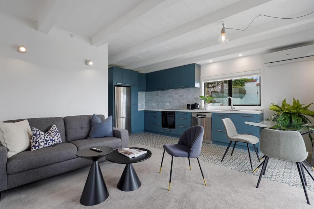 Magnificent Beachfront Mansion - Pool - Fireplace Auckland Exteriör bild
