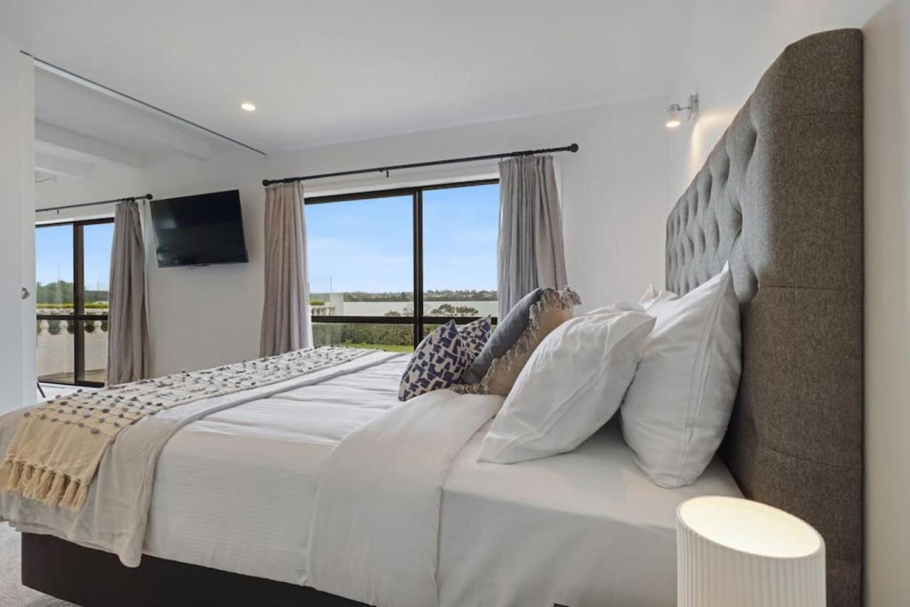 Magnificent Beachfront Mansion - Pool - Fireplace Auckland Exteriör bild
