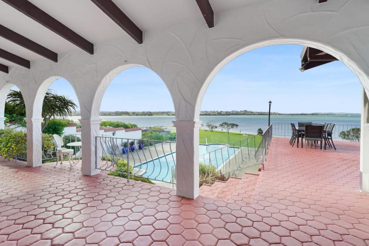 Magnificent Beachfront Mansion - Pool - Fireplace Auckland Exteriör bild
