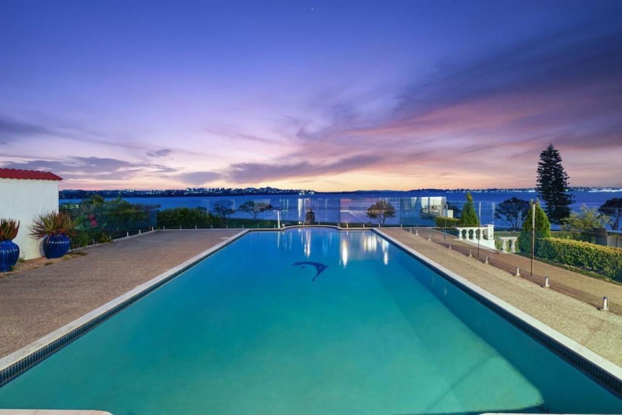 Magnificent Beachfront Mansion - Pool - Fireplace Auckland Exteriör bild