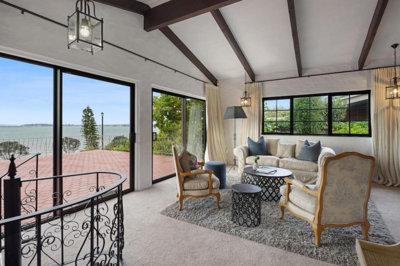 Magnificent Beachfront Mansion - Pool - Fireplace Auckland Exteriör bild