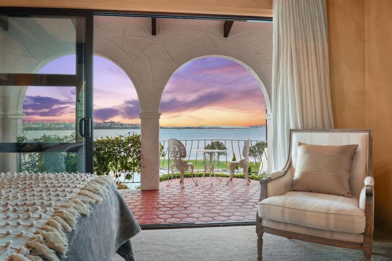 Magnificent Beachfront Mansion - Pool - Fireplace Auckland Exteriör bild