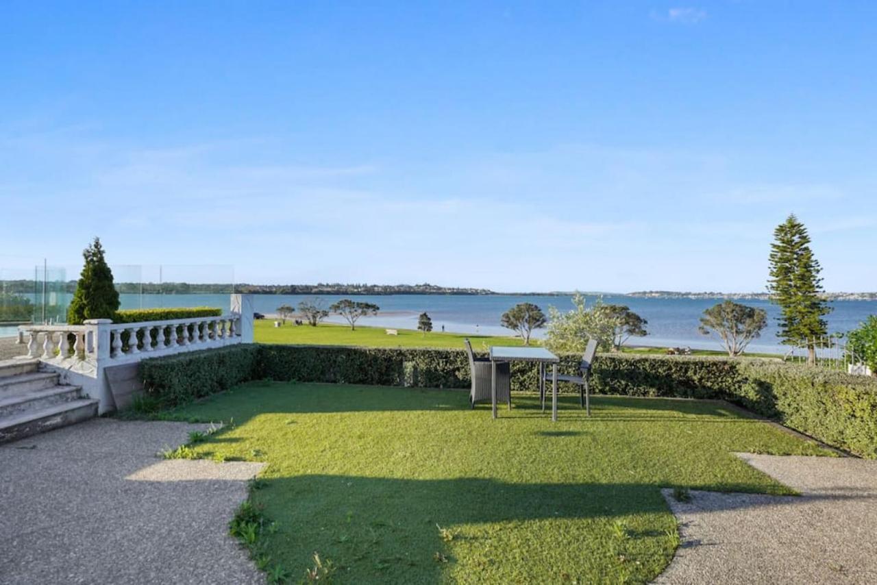 Magnificent Beachfront Mansion - Pool - Fireplace Auckland Exteriör bild