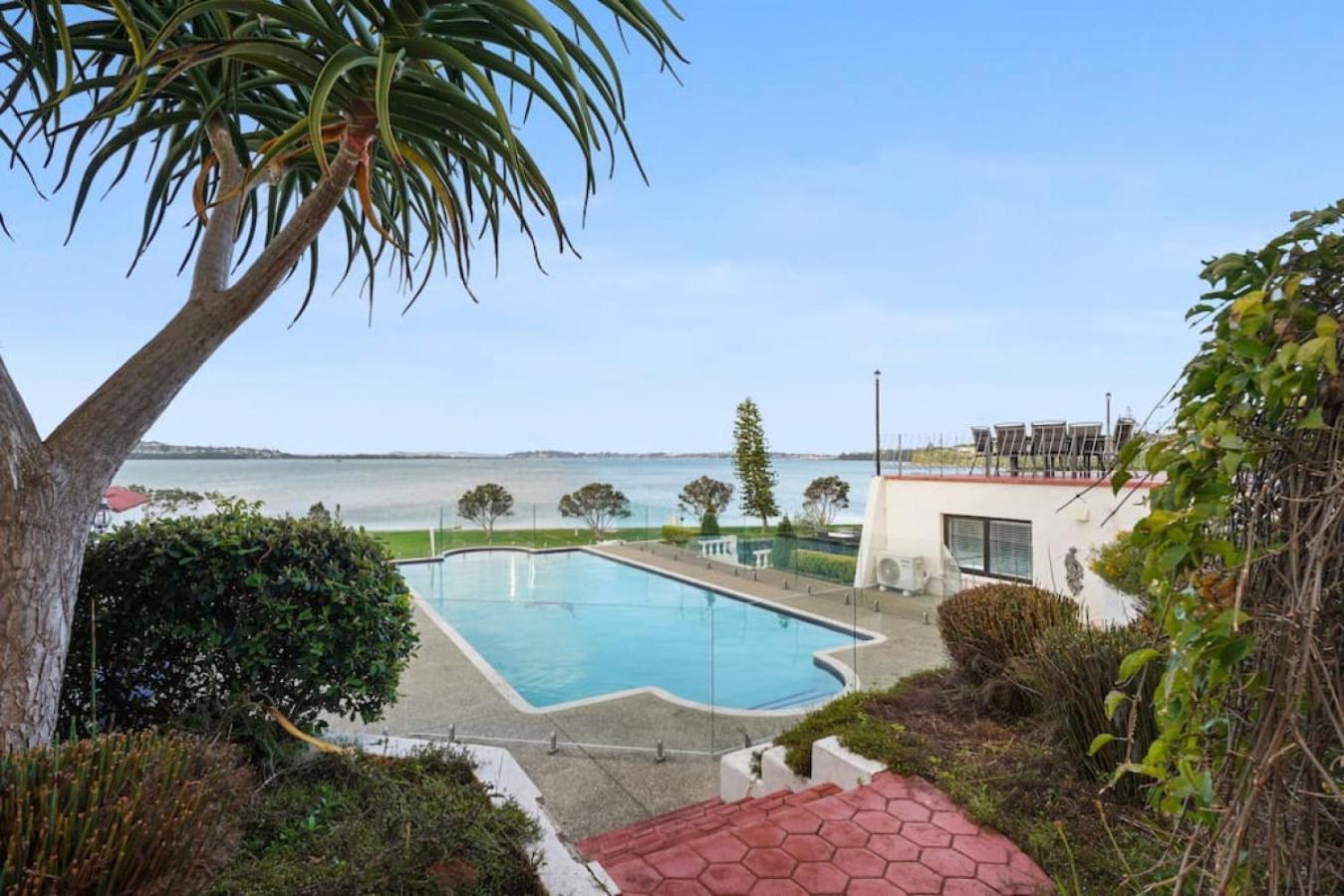 Magnificent Beachfront Mansion - Pool - Fireplace Auckland Exteriör bild