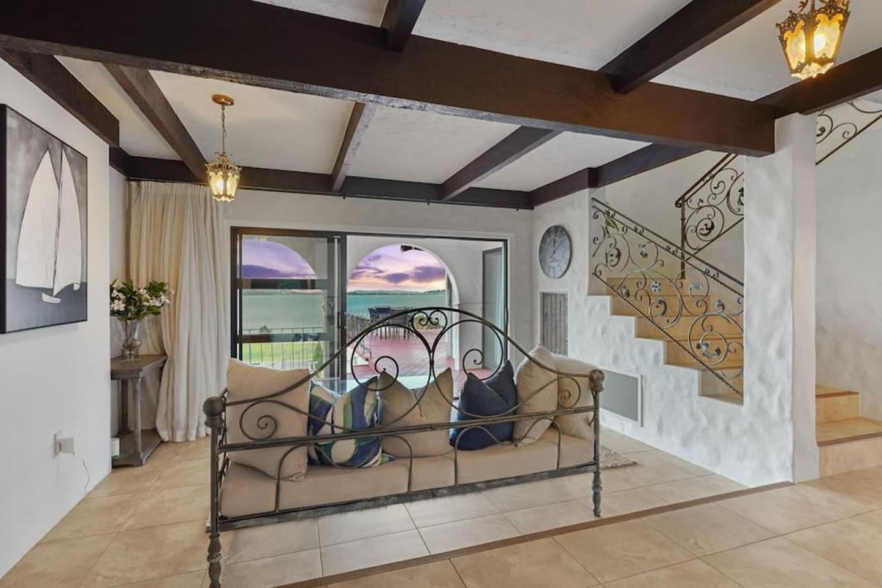 Magnificent Beachfront Mansion - Pool - Fireplace Auckland Exteriör bild
