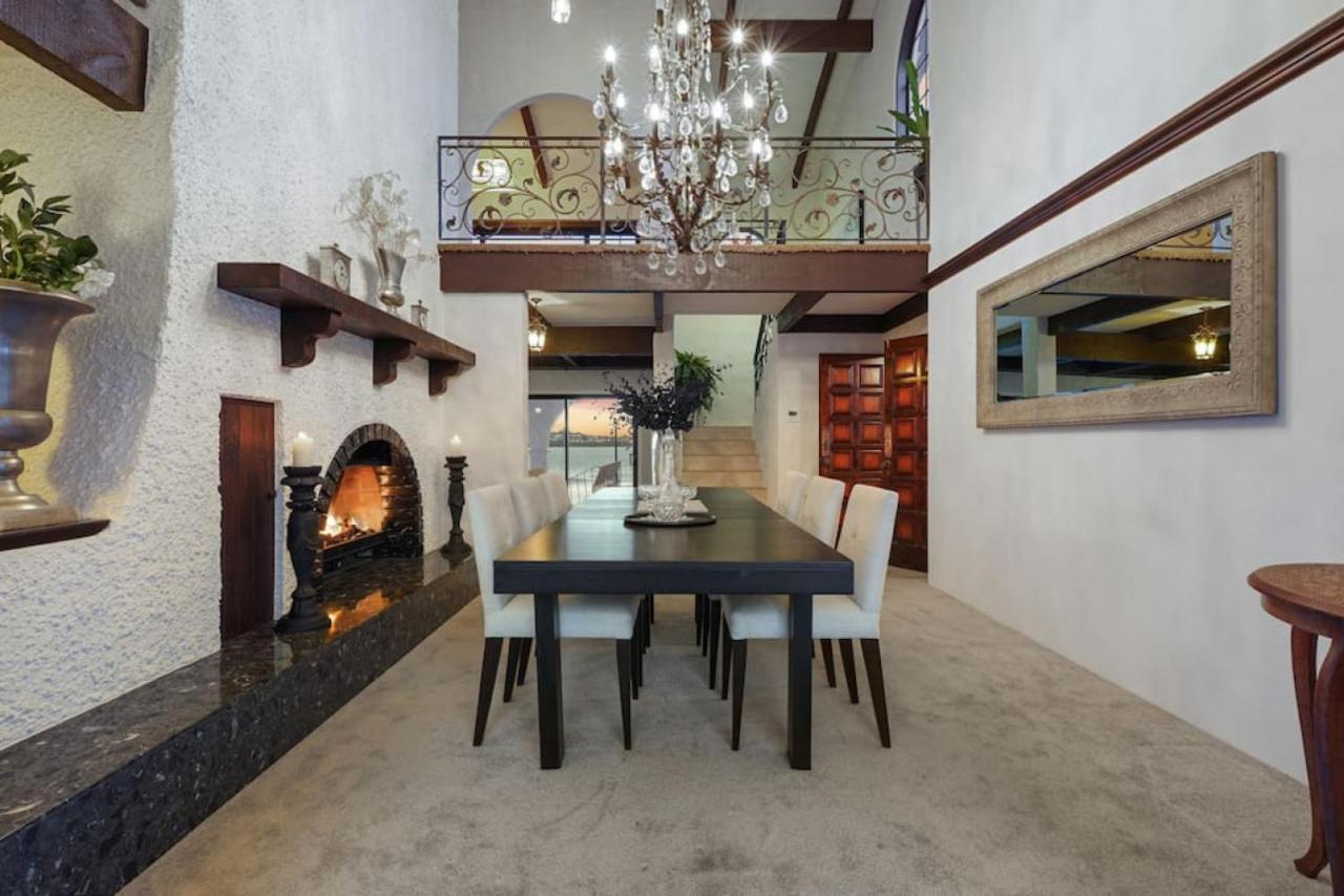 Magnificent Beachfront Mansion - Pool - Fireplace Auckland Exteriör bild