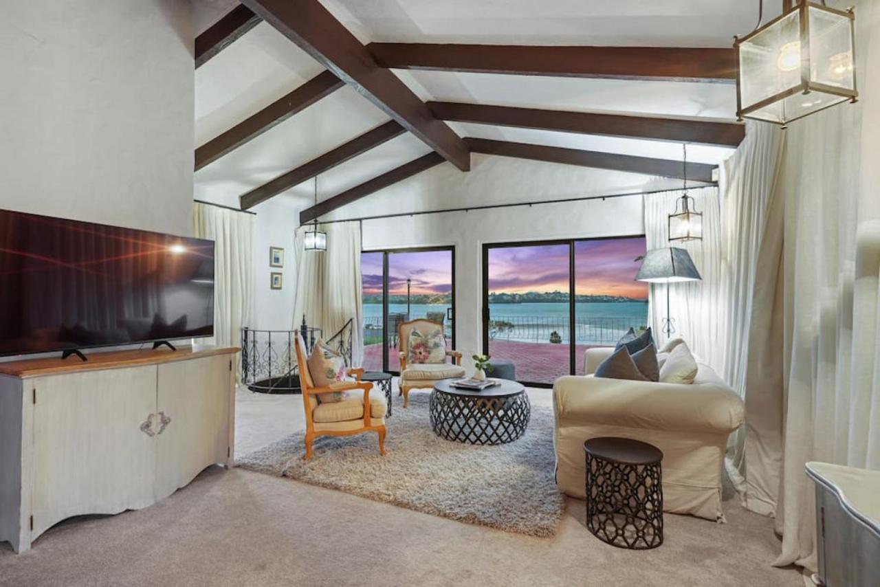 Magnificent Beachfront Mansion - Pool - Fireplace Auckland Exteriör bild