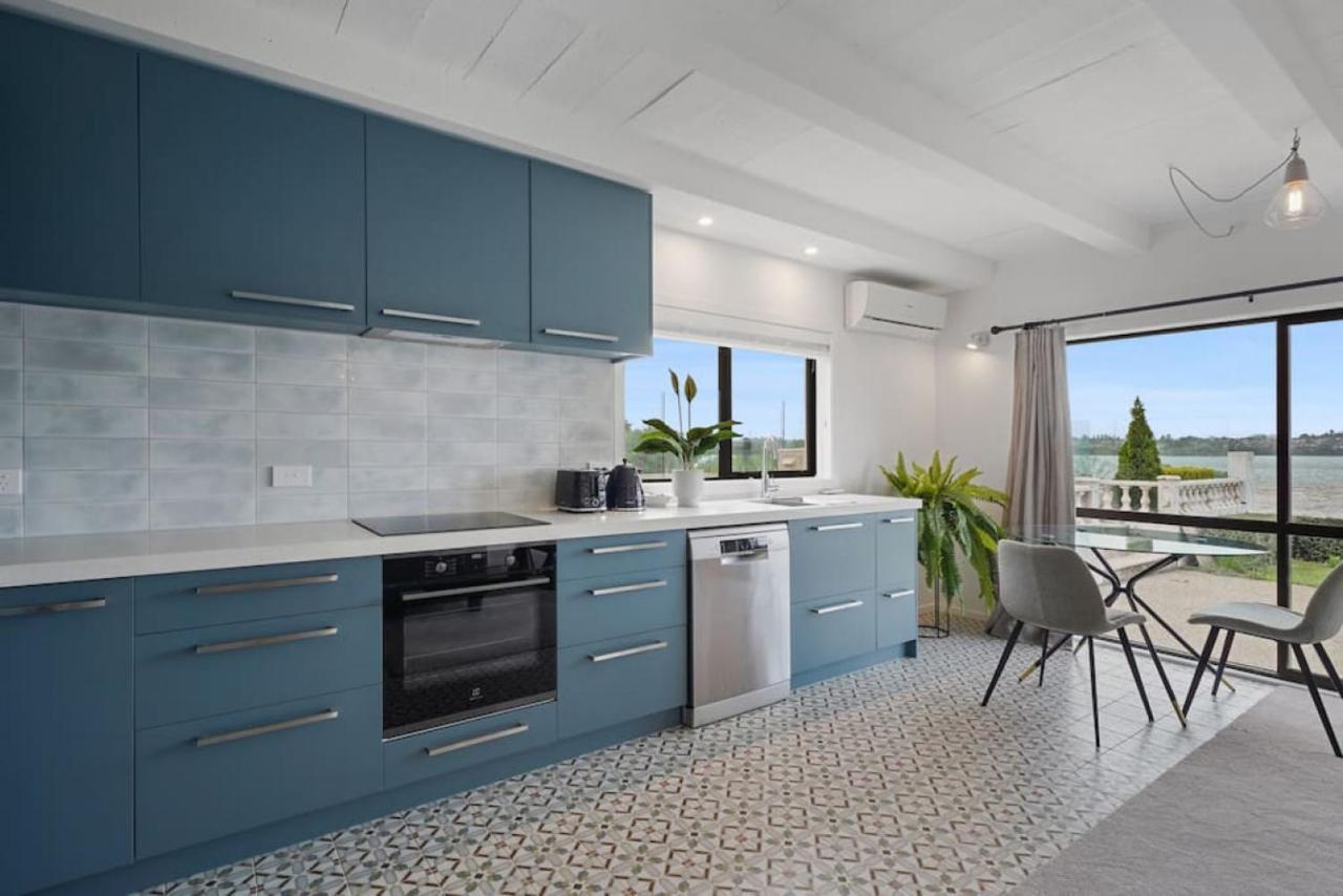 Magnificent Beachfront Mansion - Pool - Fireplace Auckland Exteriör bild