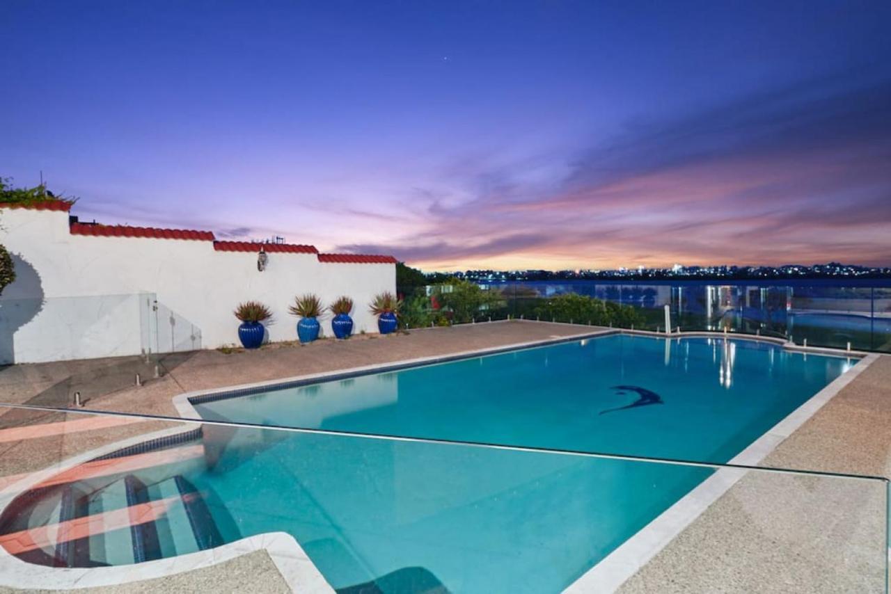 Magnificent Beachfront Mansion - Pool - Fireplace Auckland Exteriör bild