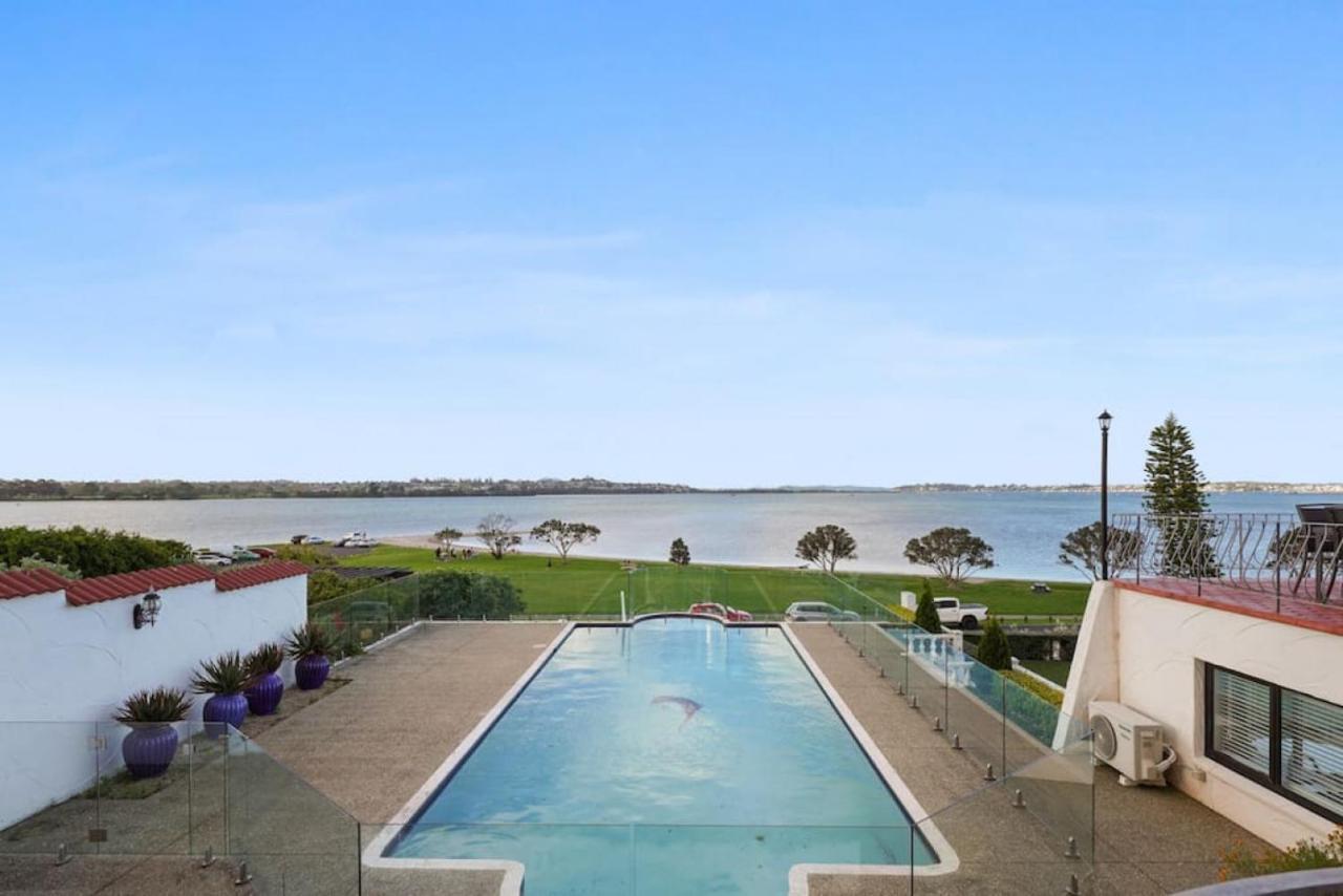 Magnificent Beachfront Mansion - Pool - Fireplace Auckland Exteriör bild