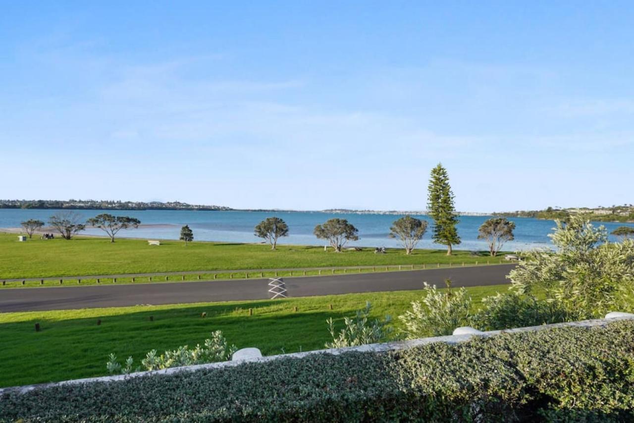 Magnificent Beachfront Mansion - Pool - Fireplace Auckland Exteriör bild